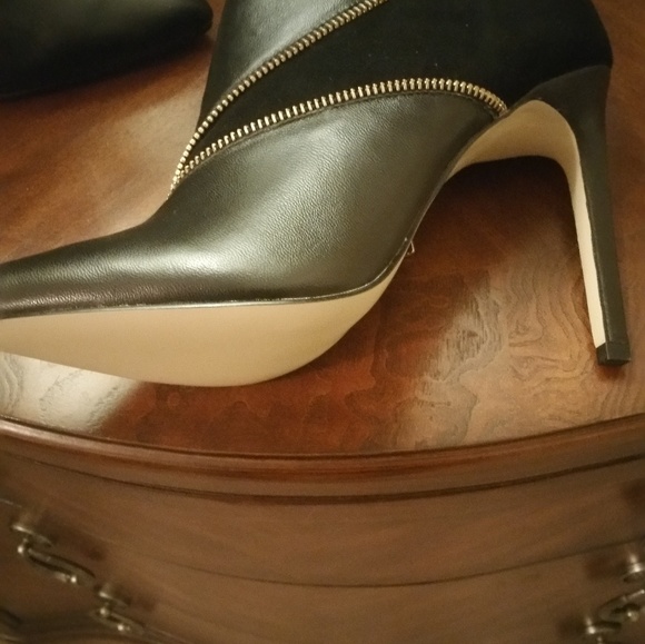 Schultz brand ankle heeled boots with gold zipper - Picture 2 of 4